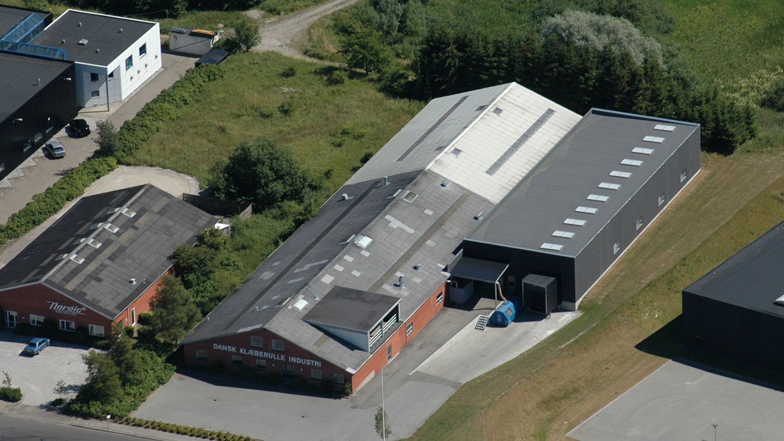 Dansk Klæberulle Industri A/S blev startet i 1929